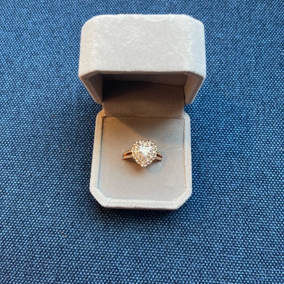 Jewelry - Designer Heart Shaped Rose Gold Ring